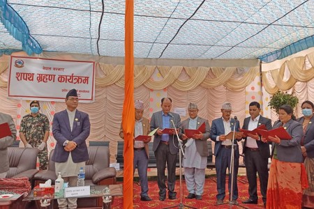 लुम्बिनीका नवनियुक्त मन्त्रीहरुको सपथ